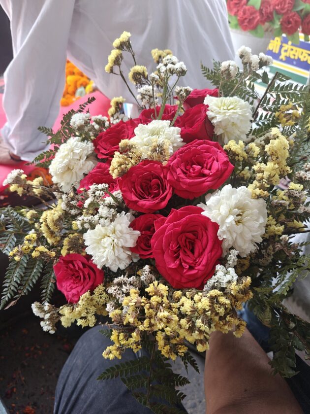 💐The Flower Bouquet 💐 with Paper wrap (approx 20 Flowers) - Image 22