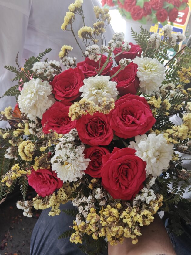 💐The Flower Bouquet 💐 with Paper wrap (approx 20 Flowers) - Image 25