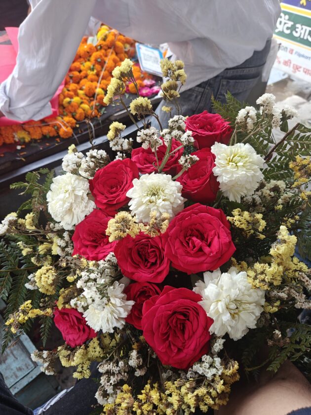 💐The Flower Bouquet 💐 with Paper wrap (approx 20 Flowers) - Image 24