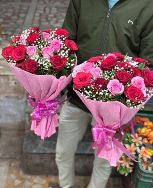 💐The Flower Bouquet 💐 with Paper wrap (approx 20 Flowers) - Image 6