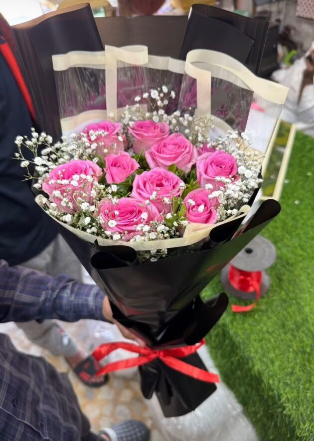 💐The Flower Bouquet 💐 with Paper wrap (approx 20 Flowers) - Image 10
