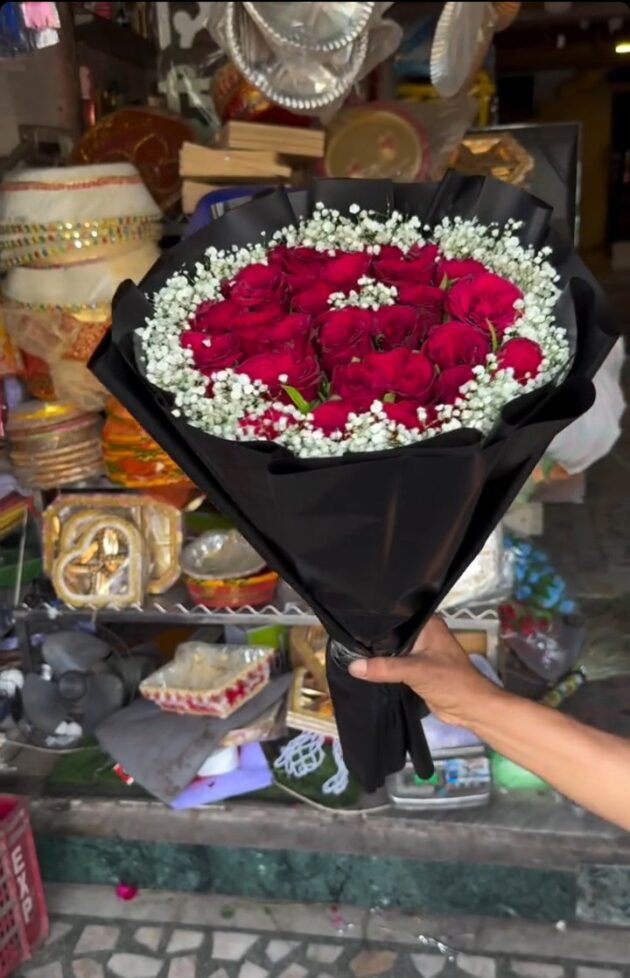 💐The Flower Bouquet 💐 with Paper wrap (approx 20 Flowers) - Image 13