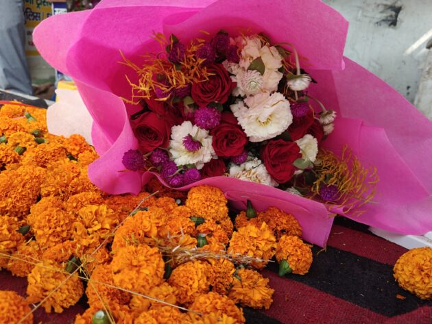 💐The Flower Bouquet 💐 with Paper wrap (approx 20 Flowers) - Image 23