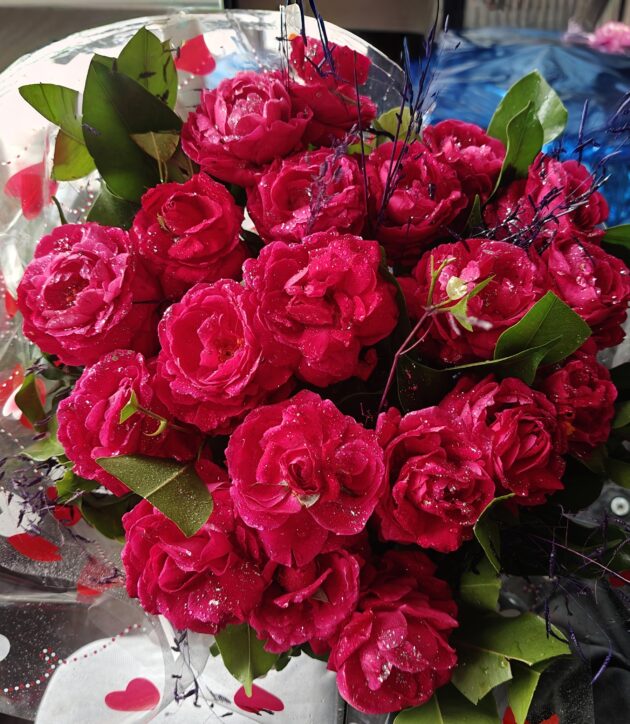 💐 Indian Rose (Desi Gulab) Flower Bouquet 💐 with Poly wrap - Image 3