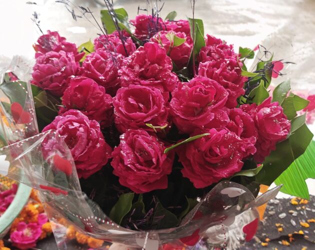 💐 Indian Rose (Desi Gulab) Flower Bouquet 💐 with Poly wrap - Image 2