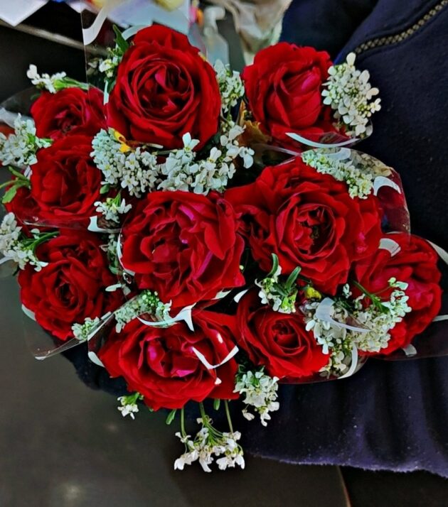 💐 Mix Flower & Indian rose (Desi Gulab)
 Flower Bouquet 💐 with Poly wrap - Image 3